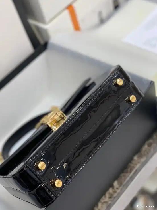 Firstbag ru HANDLE PATENT GUCCI Sylvie BAG MINI TOP LEATHER 1969 0705